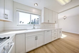 4711 Sunny Hills Rd in Oceanside, CA - Building Photo - Building Photo