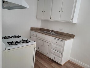 1722 S Barrington Ave, Unit 4 in Los Angeles, CA - Building Photo - Building Photo