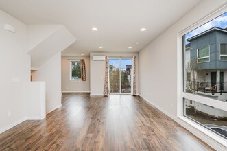 8611 21st Pl NE in Seattle, WA - Building Photo - Building Photo