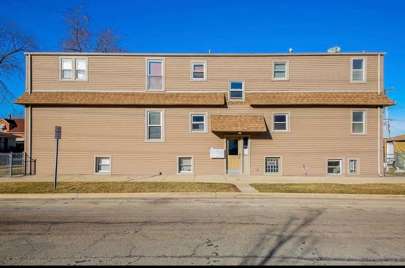 4001 Prairie Ave in Schiller Park, IL - Building Photo