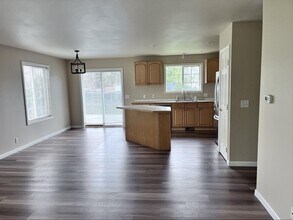 3239 Cherrywood Ave in Bellingham, WA - Building Photo - Building Photo