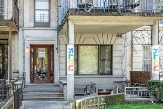 806 Eastern Parkway in Brooklyn, NY - Foto de edificio - Building Photo