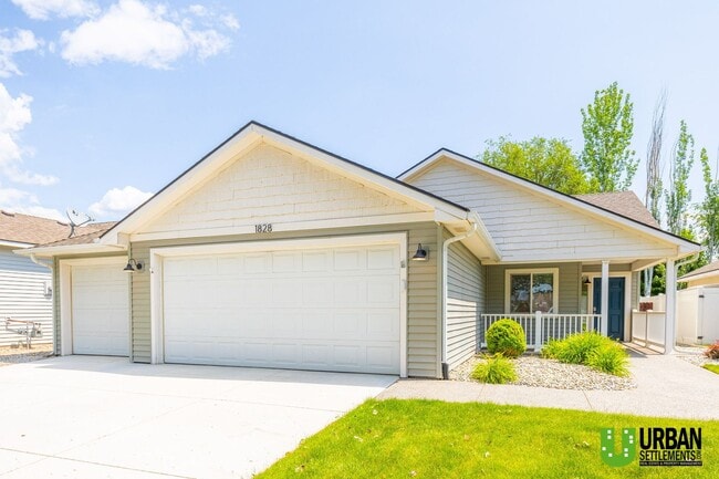 property at 1828 N Cavalier Rd