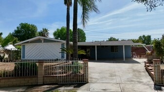 8842 Mentone Pl in Riverside, CA - Building Photo