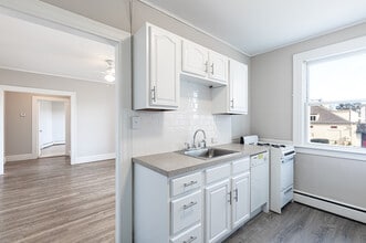 West Hartford Portfolio in Hartford, CT - Building Photo - Interior Photo