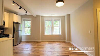 654 W Wrightwood Ave in Chicago, IL - Building Photo - Building Photo