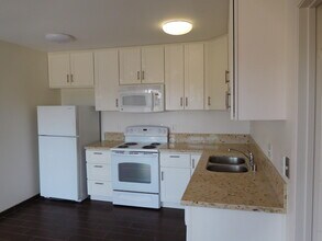 4960 Clairemont Mesa Blvd in San Diego, CA - Building Photo - Building Photo