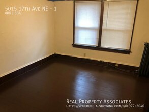 5015 17th Ave NE in Seattle, WA - Building Photo - Building Photo