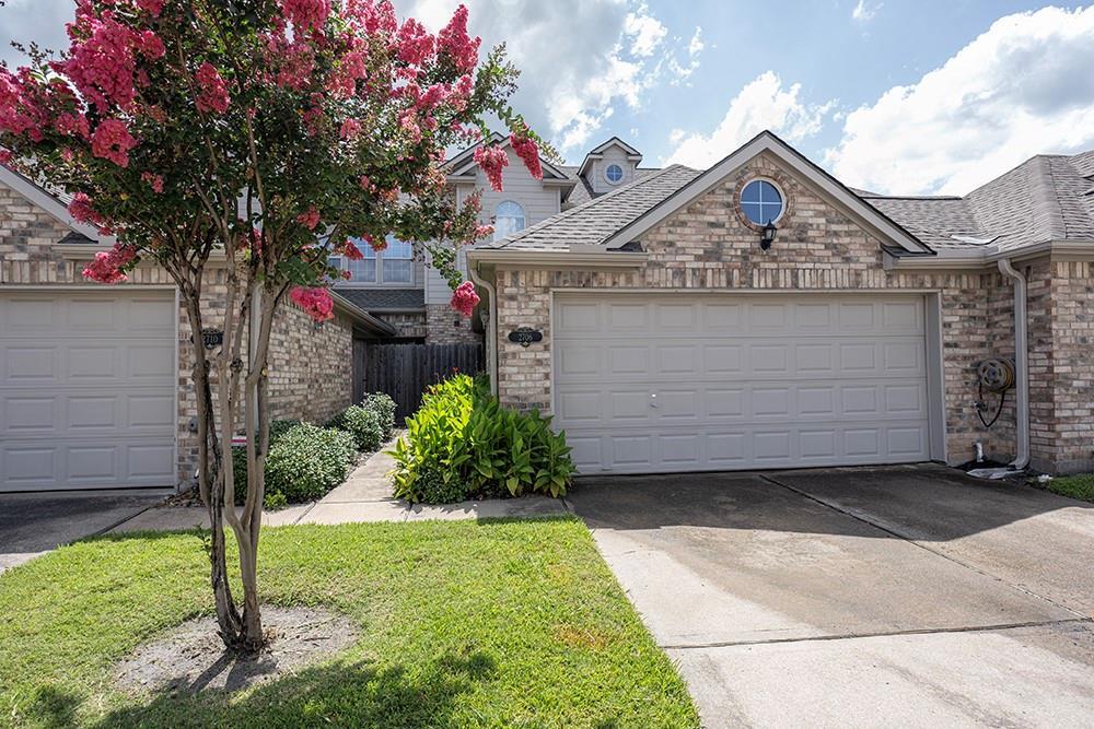 2706 Windy Thicket Ln in Houston, TX - Building Photo