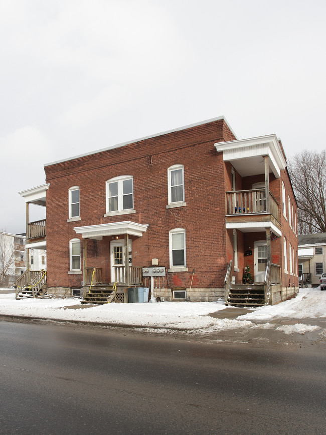 58 Seymour St in Pittsfield, MA - Foto de edificio - Building Photo