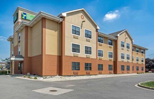 Furnished Studio-Chicago - O'Hare - North in Des Plaines, IL - Foto de edificio - Building Photo