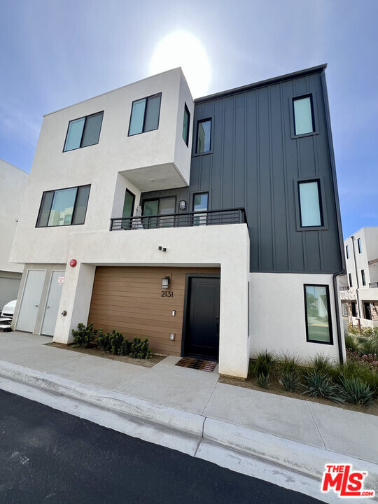 2131 Acara Cir in San Diego, CA - Building Photo