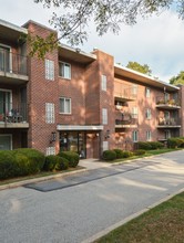 Lansdowne Towers Apartments in Aldan, PA - Building Photo - Building Photo