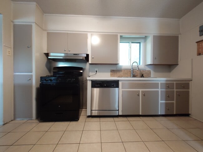 203 Haverford Dr in San Antonio, TX - Building Photo - Building Photo