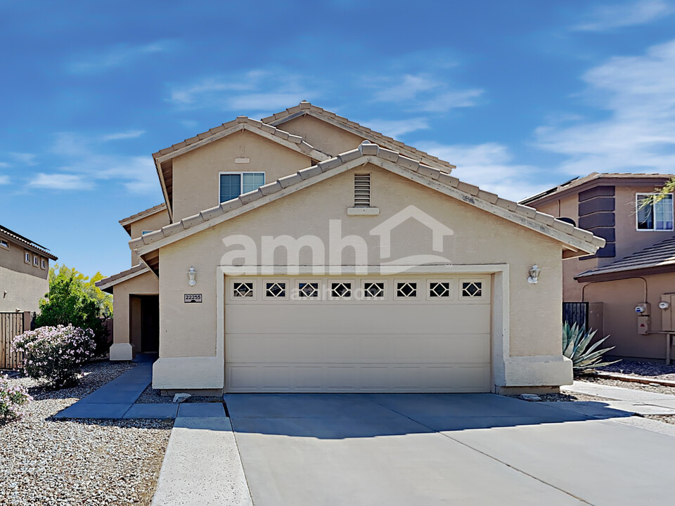 22255 W Desert Bloom St in Buckeye, AZ - Building Photo