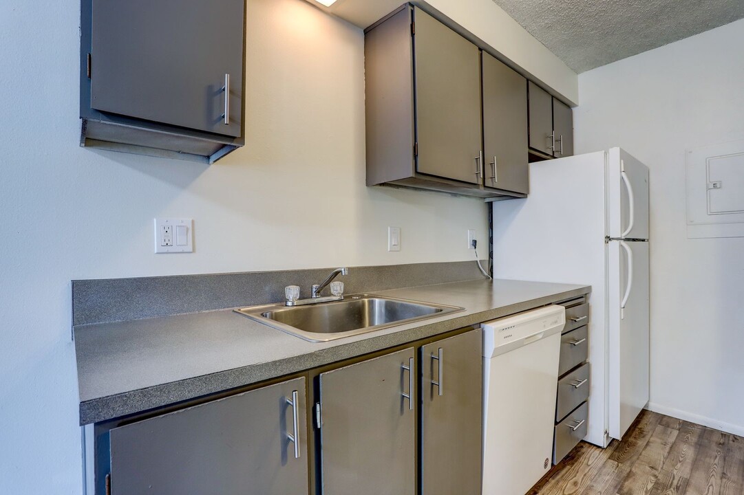3775 SW 108th Ave in Beaverton, OR - Building Photo