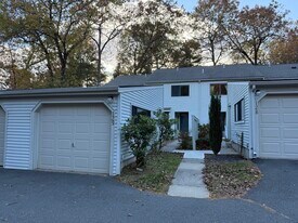 129 Farmington Chase Crescent in Farmington, CT - Building Photo