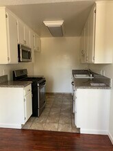 501 E Magnolia Blvd, Unit 203 in Burbank, CA - Foto de edificio - Building Photo