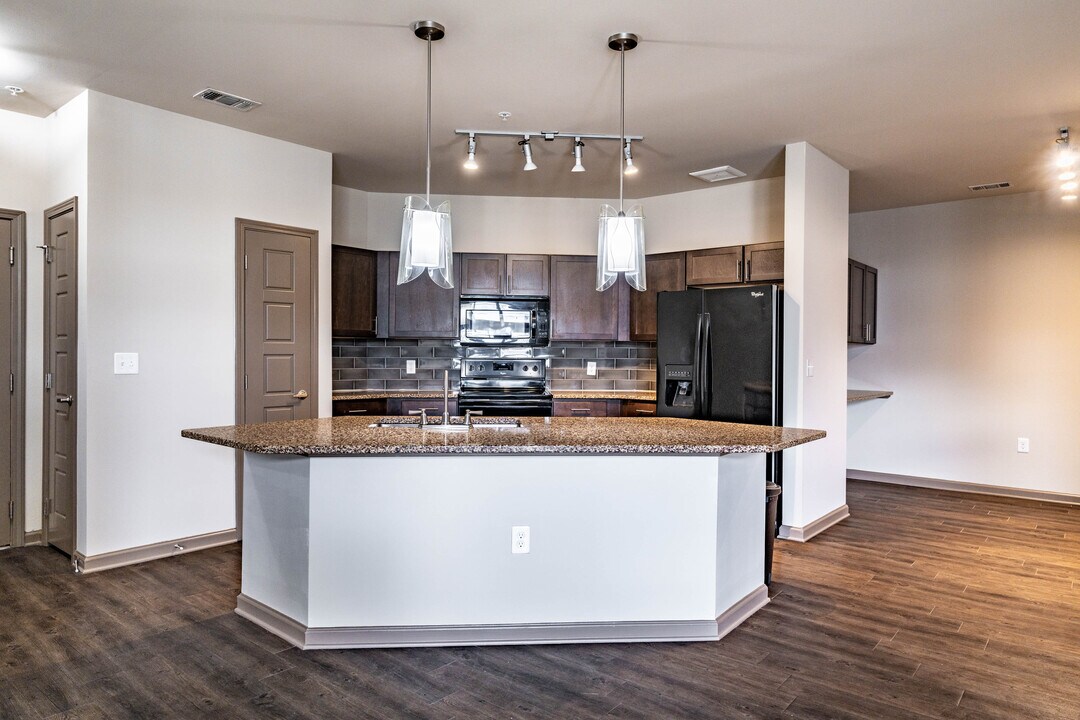 909 Flats in Nashville, TN - Building Photo