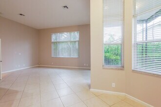 2560 Jardin Manor in Weston, FL - Building Photo - Building Photo