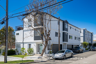 907 5th St, Unit C in Hermosa Beach, CA - Foto de edificio - Building Photo