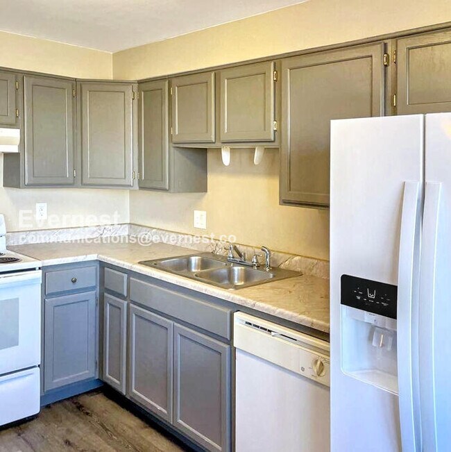 13773 E 32nd Pl in Aurora, CO - Foto de edificio - Building Photo