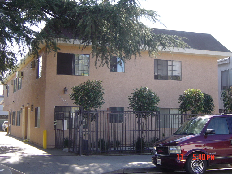 14628 Delano in Van Nuys, CA - Building Photo