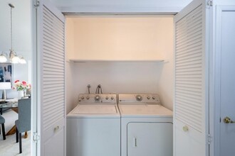 10272 Danube Dr in Cupertino, CA - Foto de edificio - Building Photo