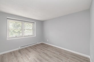 Holly Brook Apartments in Vestal, NY - Building Photo - Interior Photo