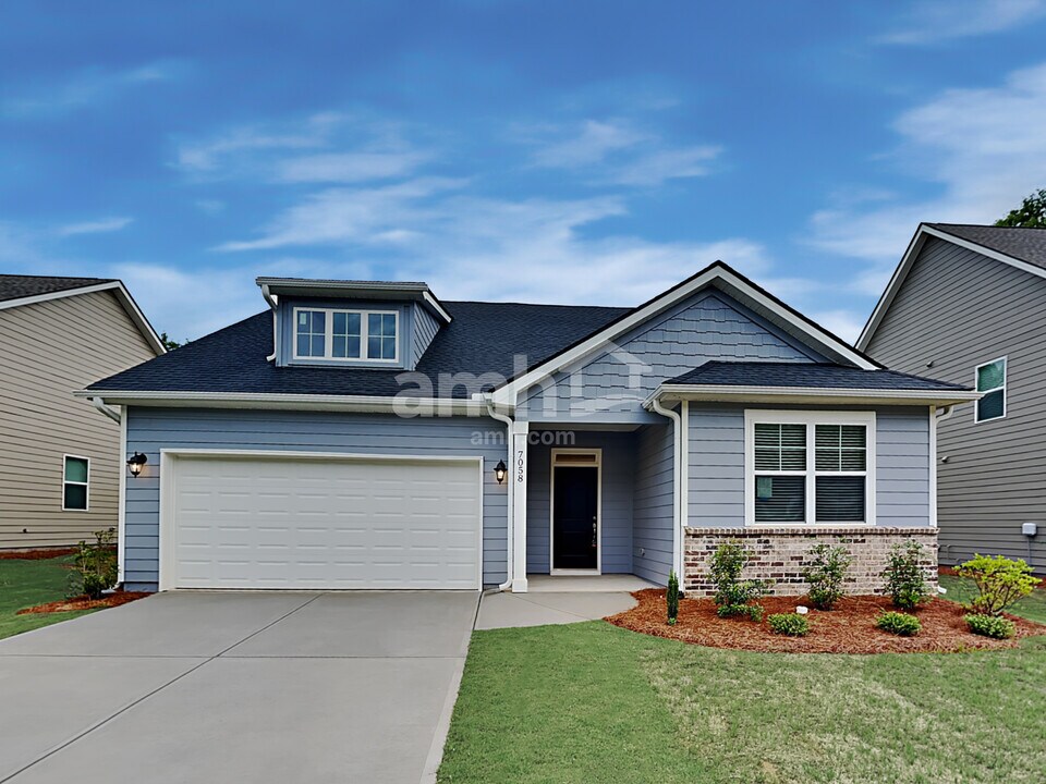 7058 Creeksong Dr in Douglasville, GA - Building Photo