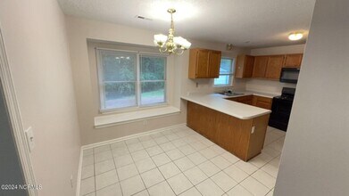 111 Carlisle Ct in Jacksonville, NC - Foto de edificio - Building Photo
