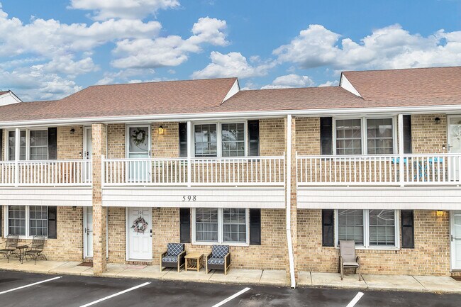 598 Pinewood Dr in Virginia Beach, VA - Building Photo - Building Photo