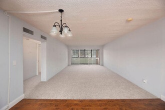 1212 NE 14th Ct in Jensen Beach, FL - Foto de edificio - Building Photo