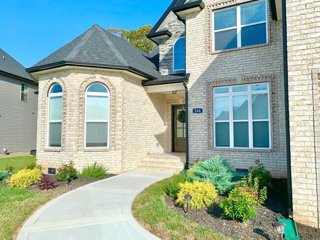 260 Bluebriar Trace in Clarksville, TN - Building Photo - Building Photo