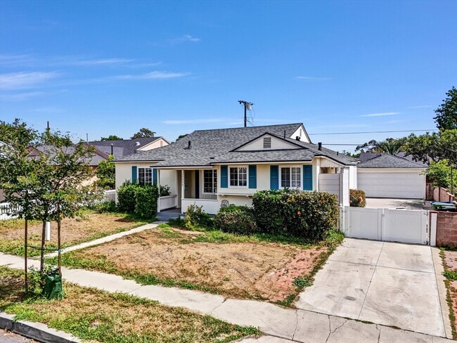 17220 Elkwood St in Van Nuys, CA - Building Photo - Building Photo