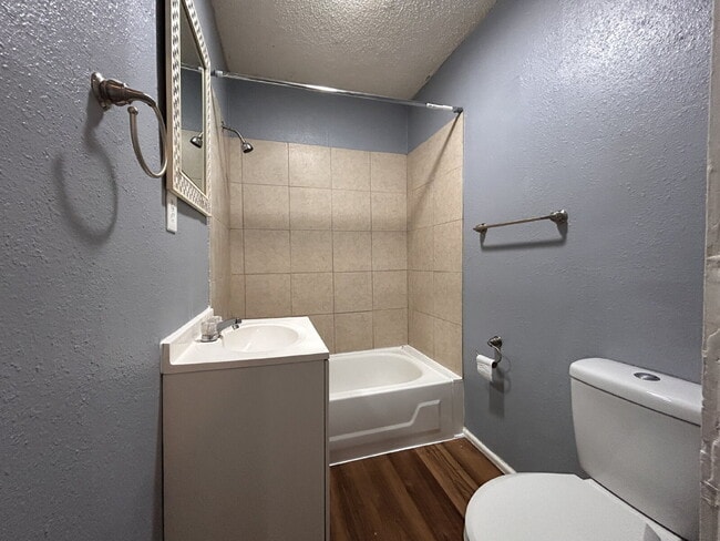 property at 1921 27th St