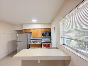 326 NE 6th St in Hallandale Beach, FL - Building Photo - Building Photo