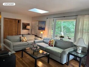 25 Washington Ave in East Hampton, NY - Building Photo - Building Photo