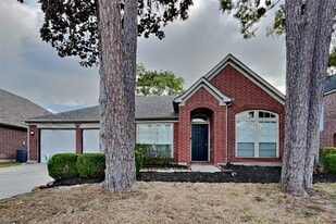 18518 Campers Crest Dr in Humble, TX - Building Photo