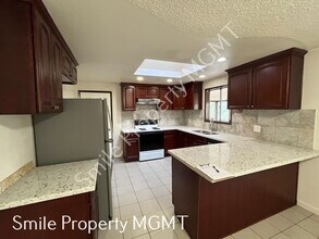 17265 SE Oatfield Rd in Milwaukie, OR - Foto de edificio - Building Photo