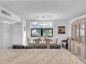 20401 NE 30th Ave in Aventura, FL - Building Photo - Building Photo