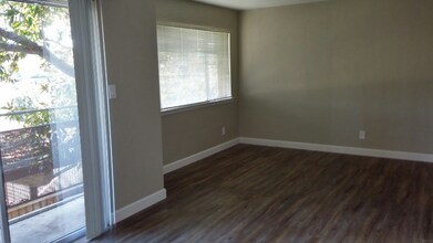 2200 Royale Rd in Sacramento, CA - Building Photo - Building Photo