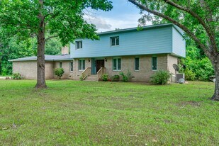 400 Derby Ln in Hopkins, SC - Building Photo