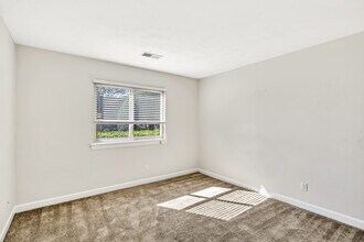 Waterford Apartments in Virginia Beach, VA - Foto de edificio - Building Photo