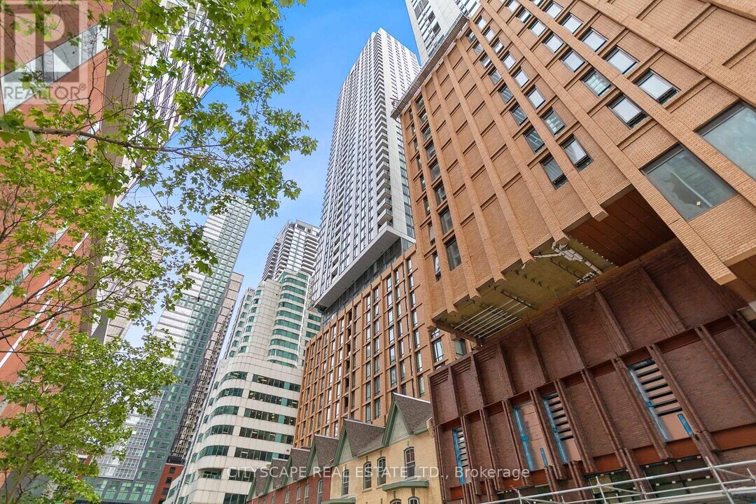 8 Widmer St in Toronto, ON - Building Photo