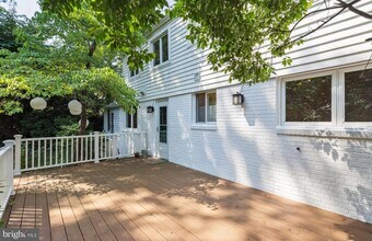 9311 Adelaide Dr in Bethesda, MD - Foto de edificio - Building Photo