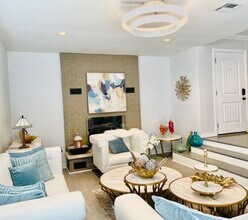 7236 Oakdale Ave in Winnetka, CA - Building Photo - Building Photo