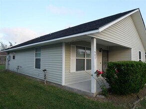 11507 Roandale Dr in Houston, TX - Foto de edificio - Building Photo