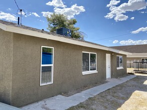 3174 Las Vegas Blvd N in Las Vegas, NV - Building Photo - Building Photo