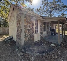 1396 Cranfield Rd in Mountain Home, AR - Building Photo